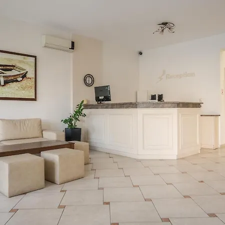 Konstantinos & I מלון דירות