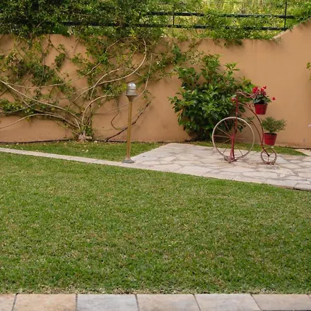 Konstantinos & I מלון דירות