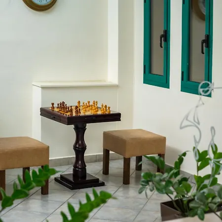 Konstantinos & I Lägenhetshotell Nidhrion